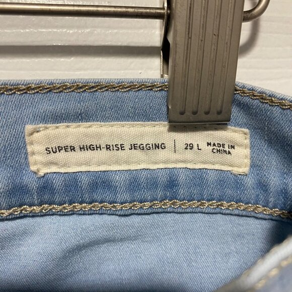 PacSun Women's Light Wash Blow Out Knee Super High Rise Jeggings Size 29 Long - Picture 5 of 6